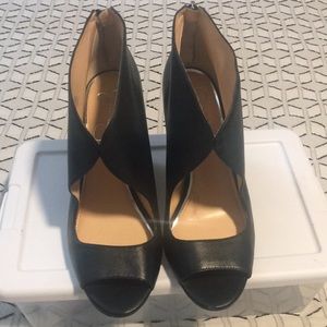 Jessica Simpson wedge. Black. 8.5